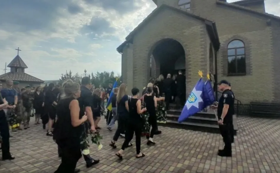 В Житомире простились с тремя полицейскими, погибшими во время удара РФ