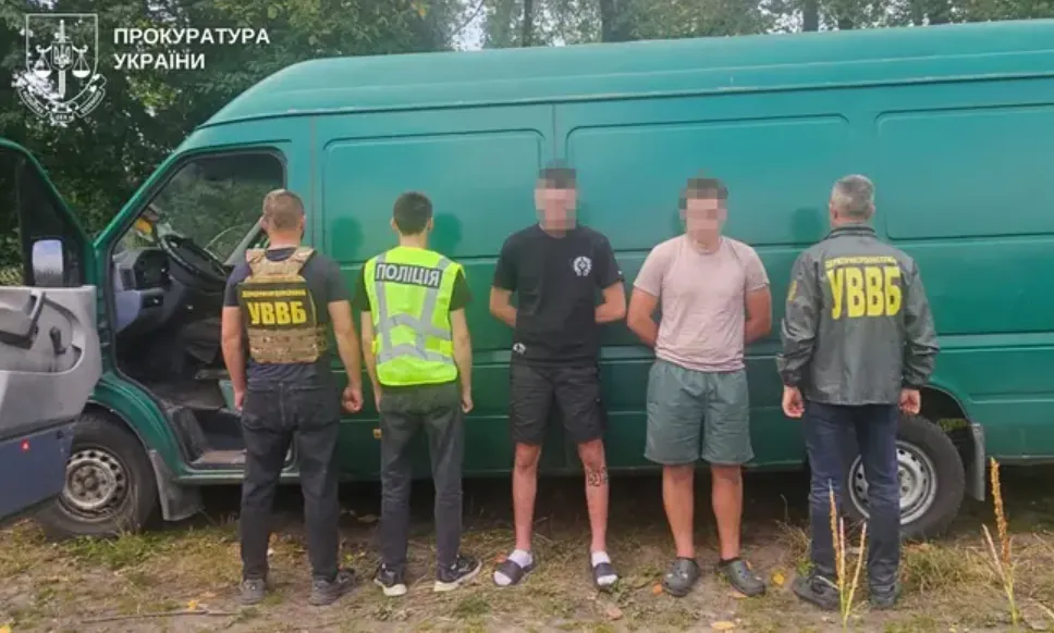 Мужчину пытались вывезти за границу среди ящиков из-под бананов