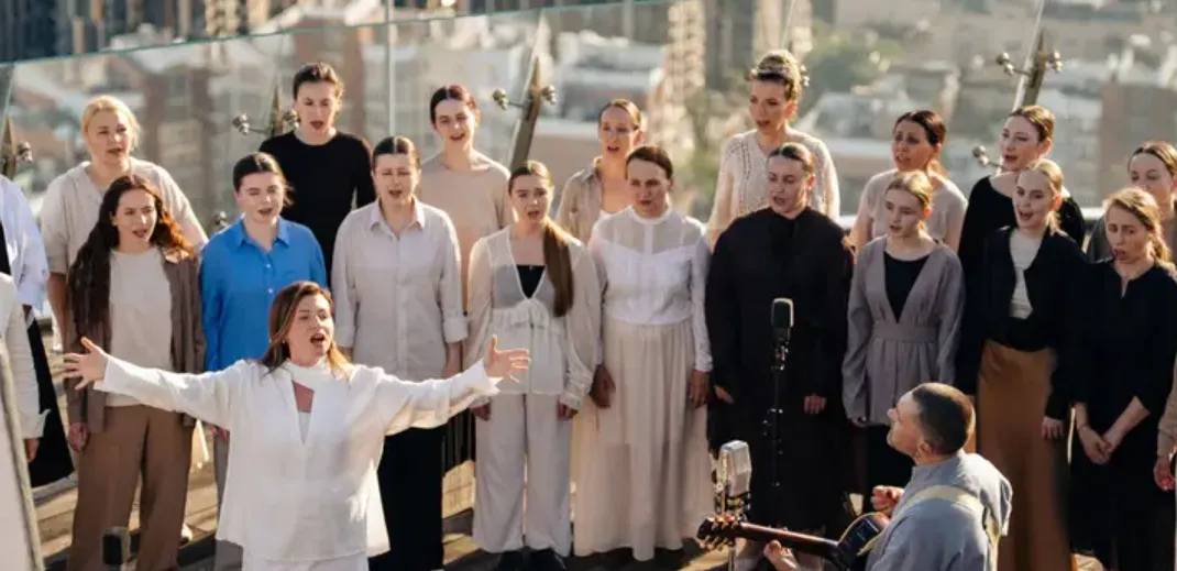 Video: BAH.ROMA covered "Na глибині" with a choir of over 100 voices