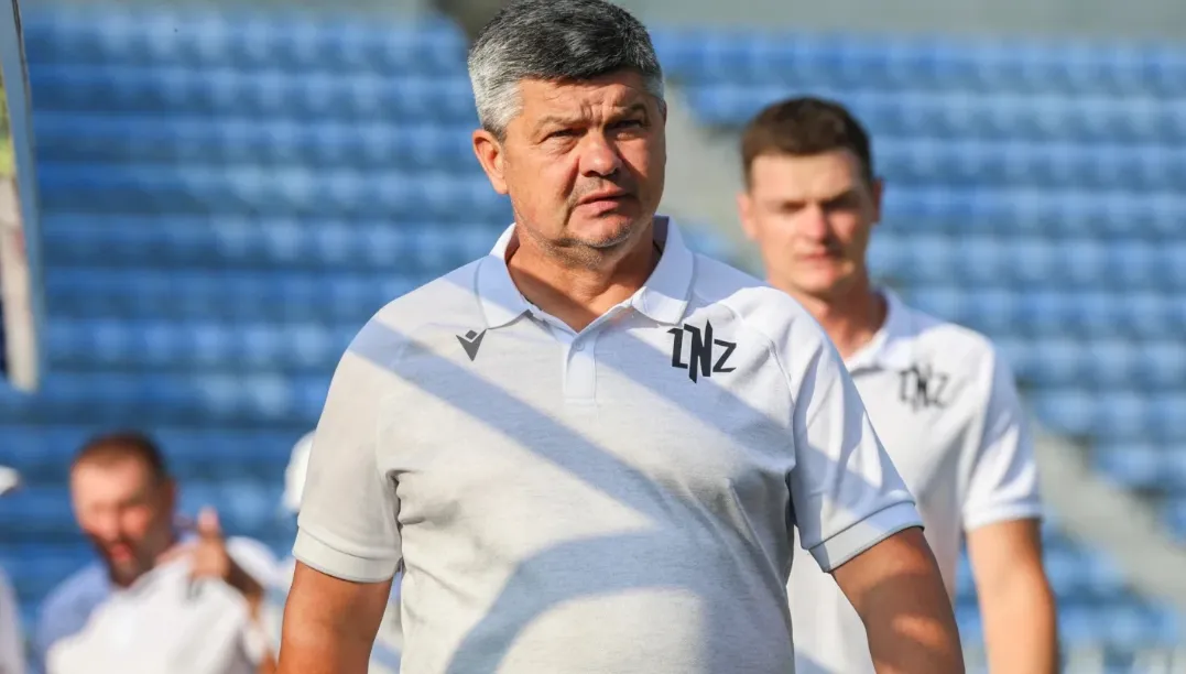ЛНЗ продовжив контракт із Пономарьовим