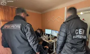 Стрельба в Черновцах: преступники расстреляли автомобиль с людьми 