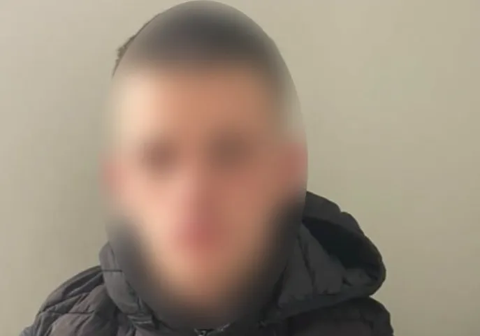 В центре Львова двое молодых людей избили прохожего и угрожали ему пистолетом
