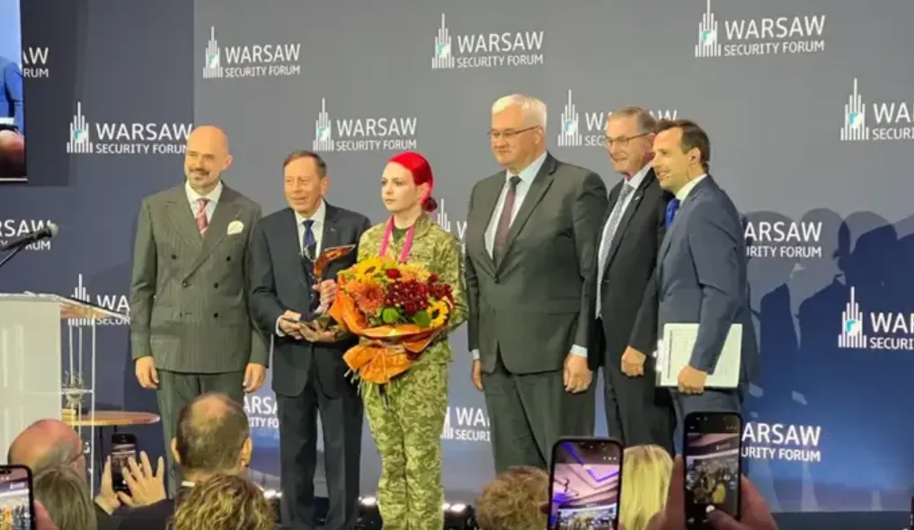 Azovstal defender Ptashka was honored for her bravery
