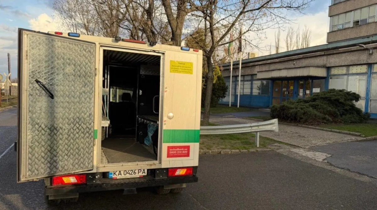 «Ощадбанк» приостановил ввоз наличной валюты после инцидента в Венгрии