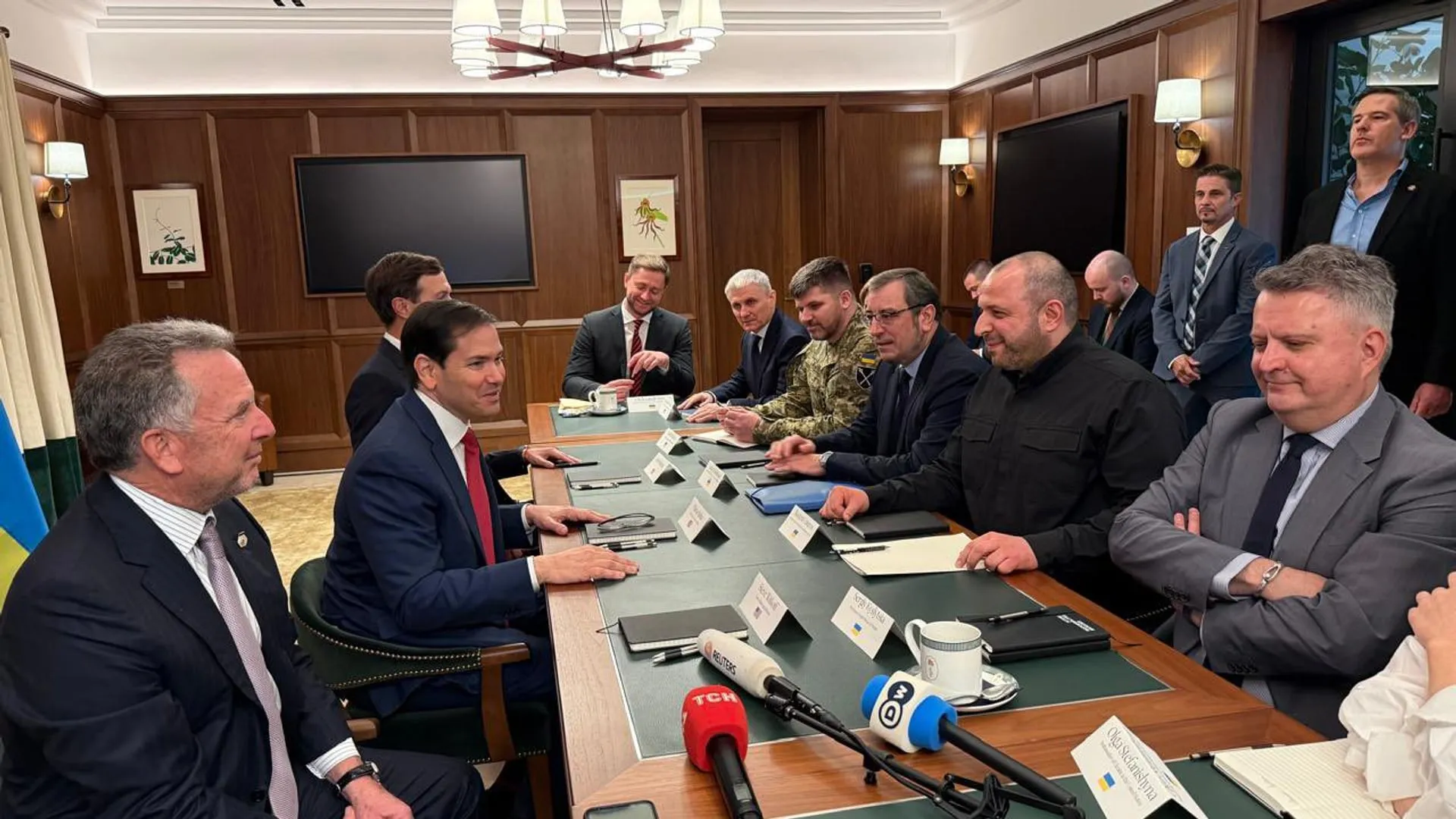 Українська делегація прибула до США для переговорів із командою Трампа