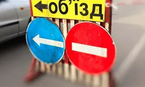 Видео: в Киеве задержали нападавшего, который с ножом ограбил АЗС