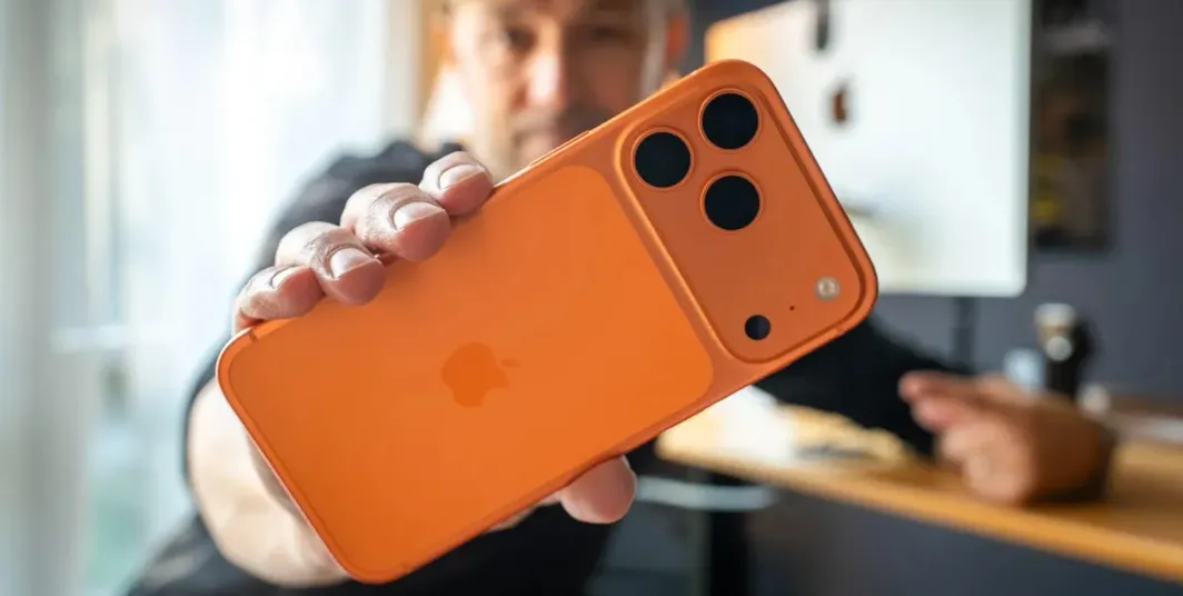 Власники iPhone 17 Pro Max скаржаться на шиплячий звук під час заряджання