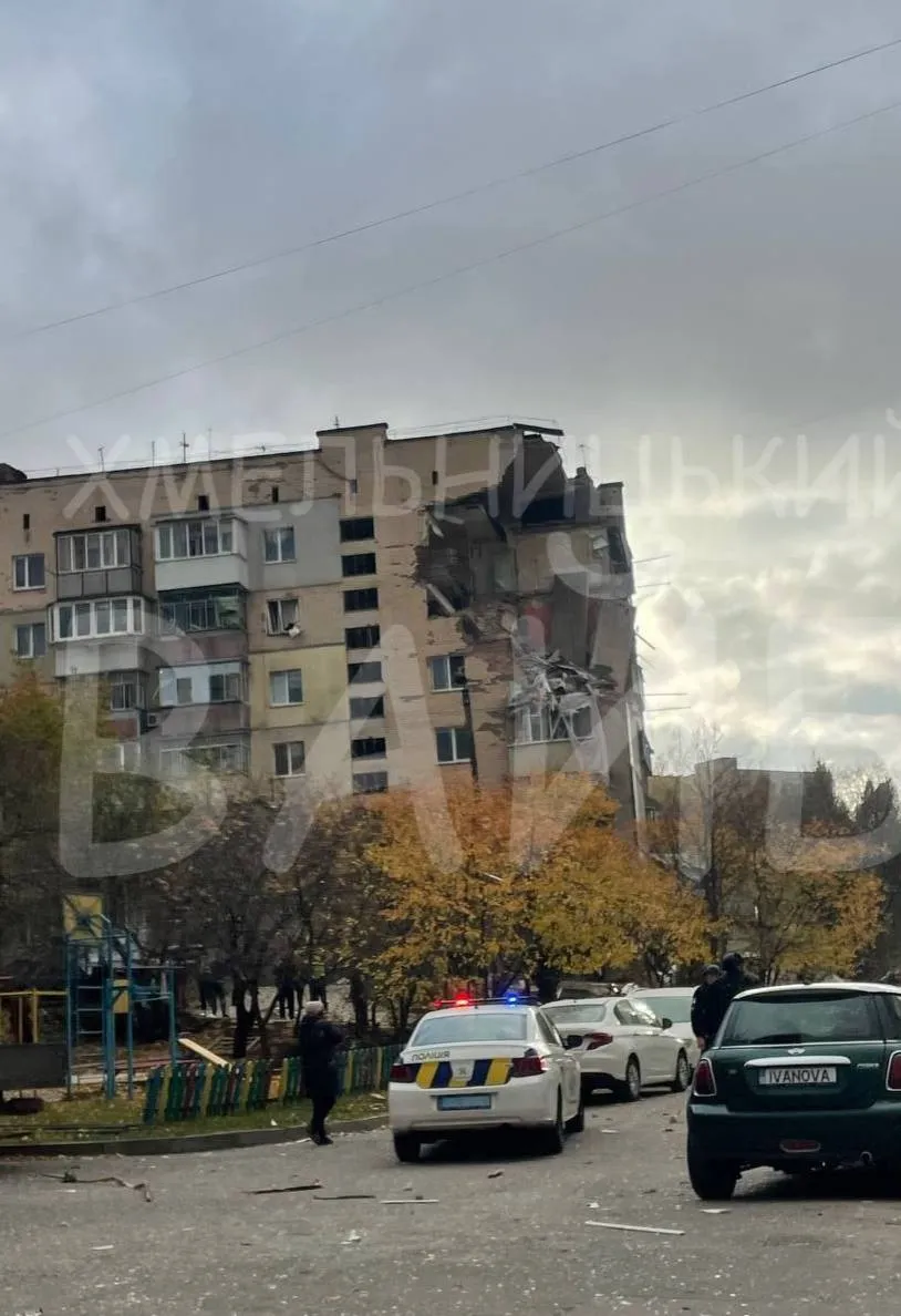 У багатоповерхівці в Хмельницькому стався вибух газу: зруйновано кілька поверхів