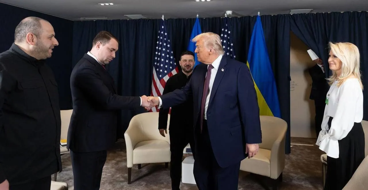 Фото рукостискання Буданова та Трампа стало вірусним у мережі