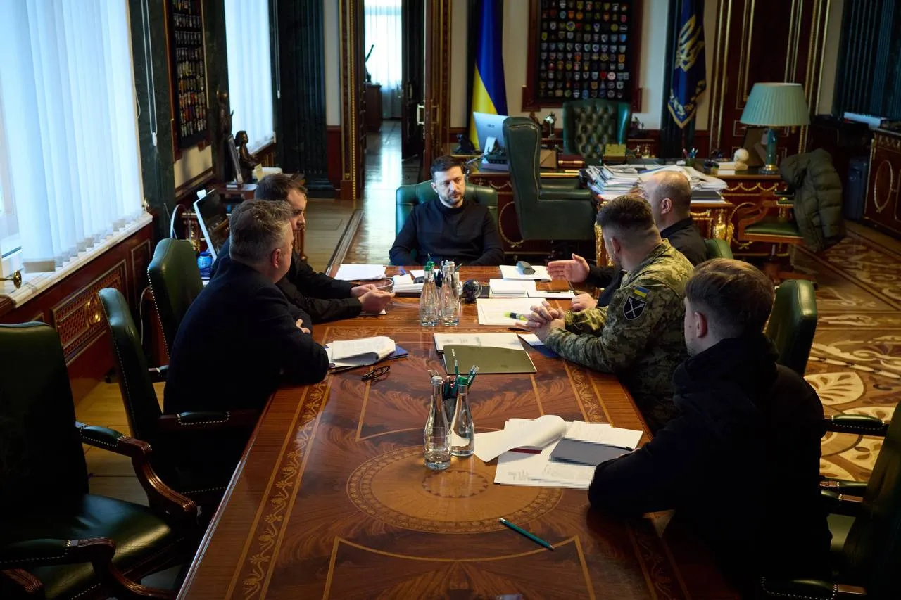 Зеленський провів нараду з переговорною командою перед раундом зустрічей в Абу-Дабі