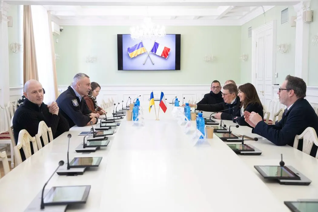 Мерія Парижа передає Києву 8 генераторів потужністю 112 кВт