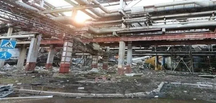 Взрыв на химзаводе в российском Нижнекамске: появились фото огромных разрушений
