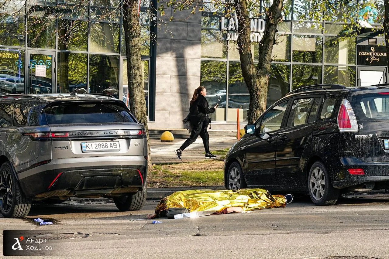 Фото: з терористом у Києві 40 хв вели перемовини перед тим, як почати штурм