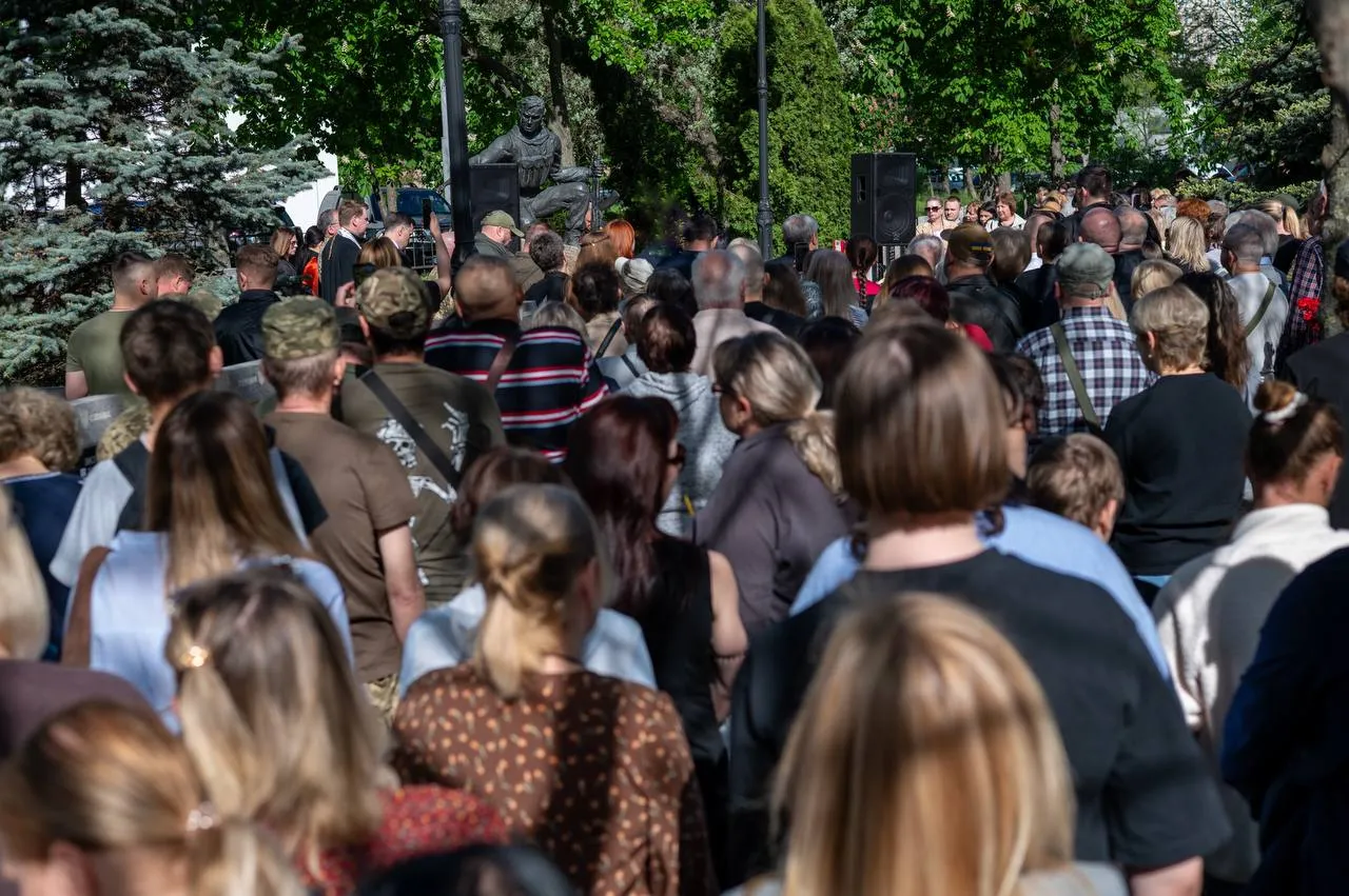На Оболоні в Києві відкрили Алею пам’яті Героїв-оболонців