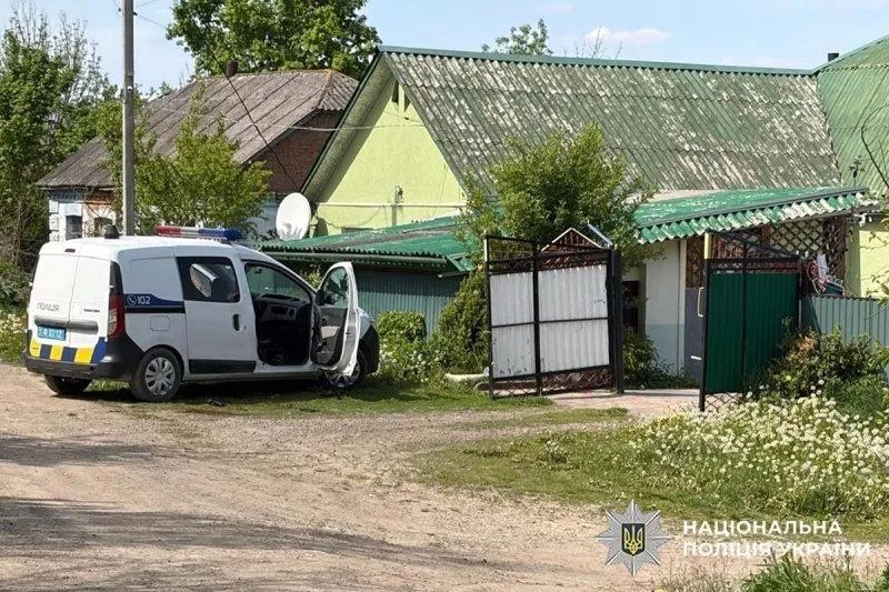 A man shot at police officers in the Khmelnytskyi region: one person has been killed