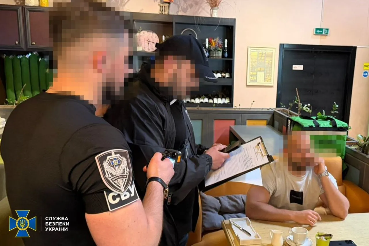 The SBU and the State Bureau of Investigation have caught two BEB officials taking bribes