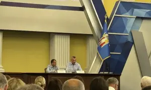 «Барбекю на колесах»: пассажир пожарил сосиску в вагоне киевского метро
