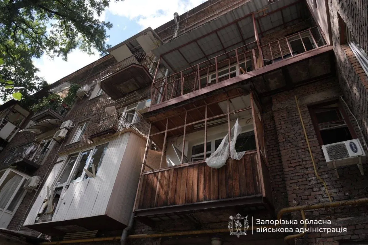Russians attacked Zaporizhzhia with drones; a high-rise building was damaged