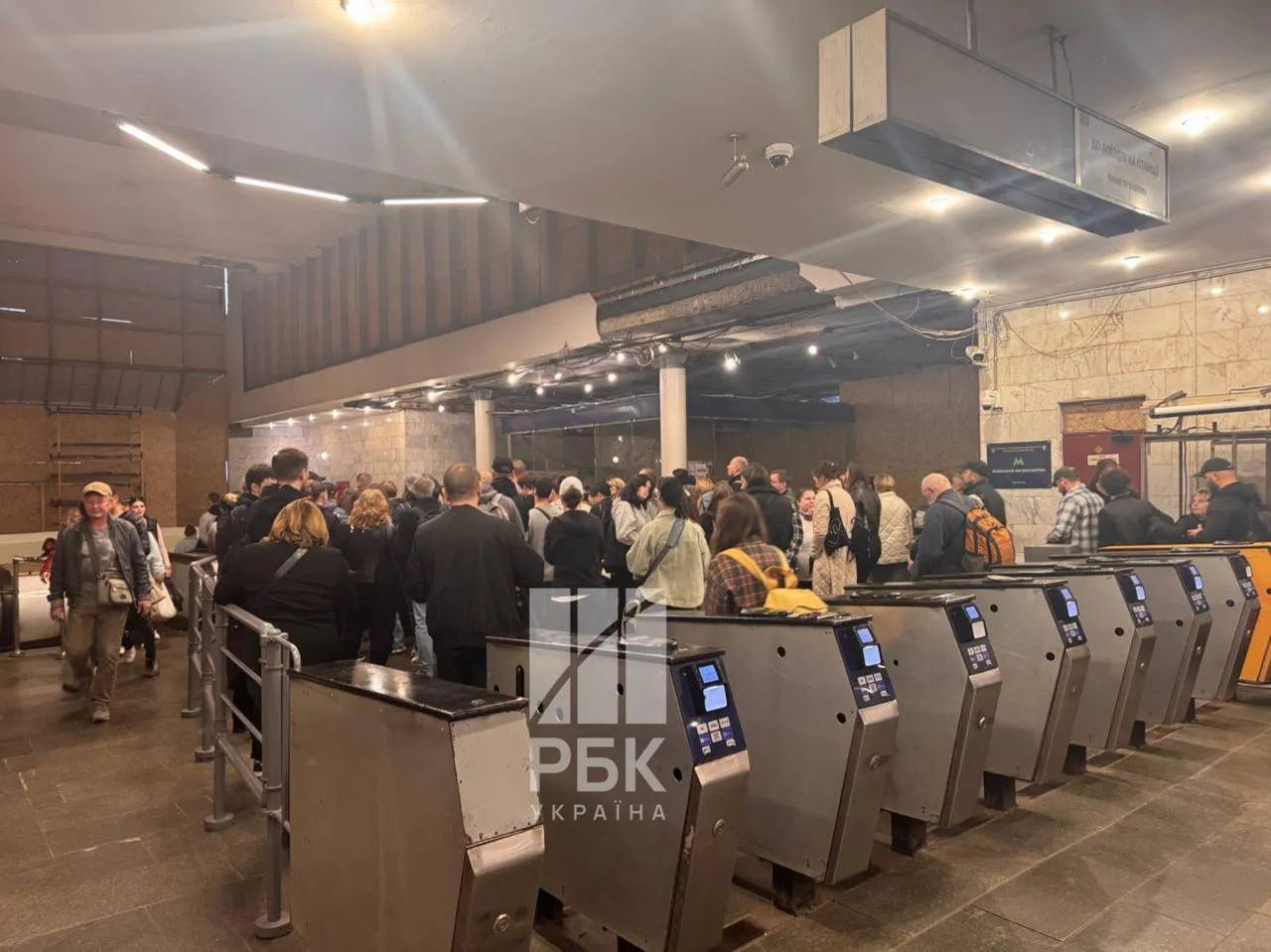 Киевский метрополитен полностью остановился из-за блэкаута