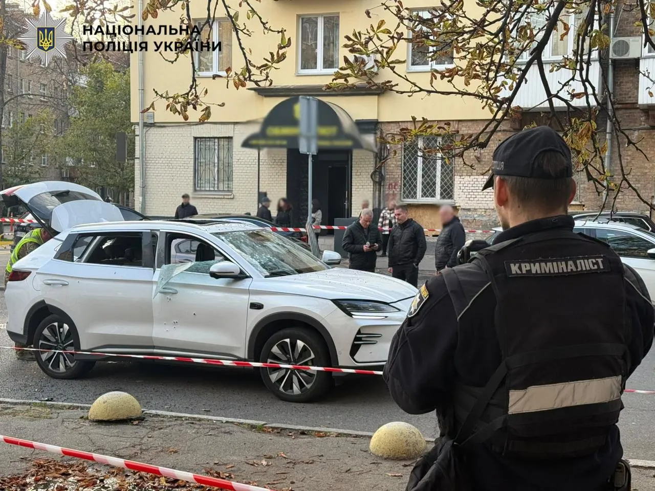 В центре Киева взорвался электромобиль, водителя госпитализировали