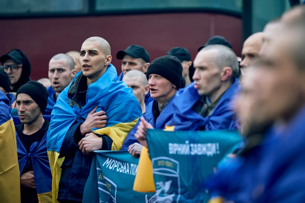 35 бойцов «Азова» вернулись из российского плена