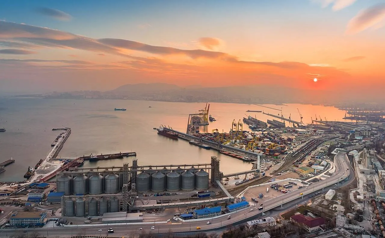 Порт Новоросійськ частково відновив експорт нафти після атаки дронів