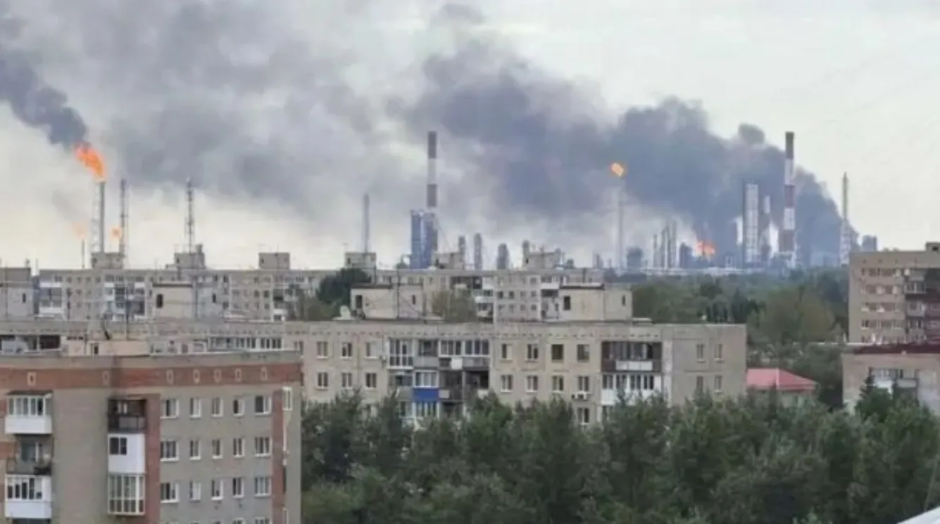 Video: Drones Attack the Omsk Oil Refinery