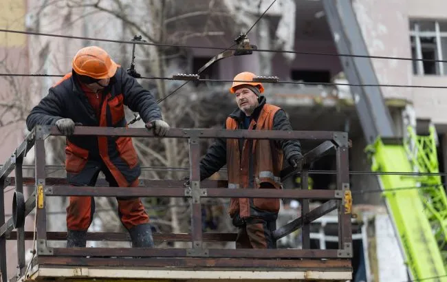 Енергетикам аварійних бригад доплачуватимуть по 20 тисяч гривень щомісяця — Свириденко