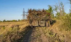 Біля кордону з білоруссю прикордонники знайшли схрон рф зі зброєю та одягом