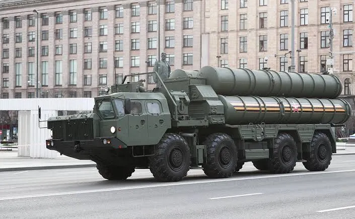 У Москві біля фонду доньки Путіна розгорнули позицію комплексу С-400