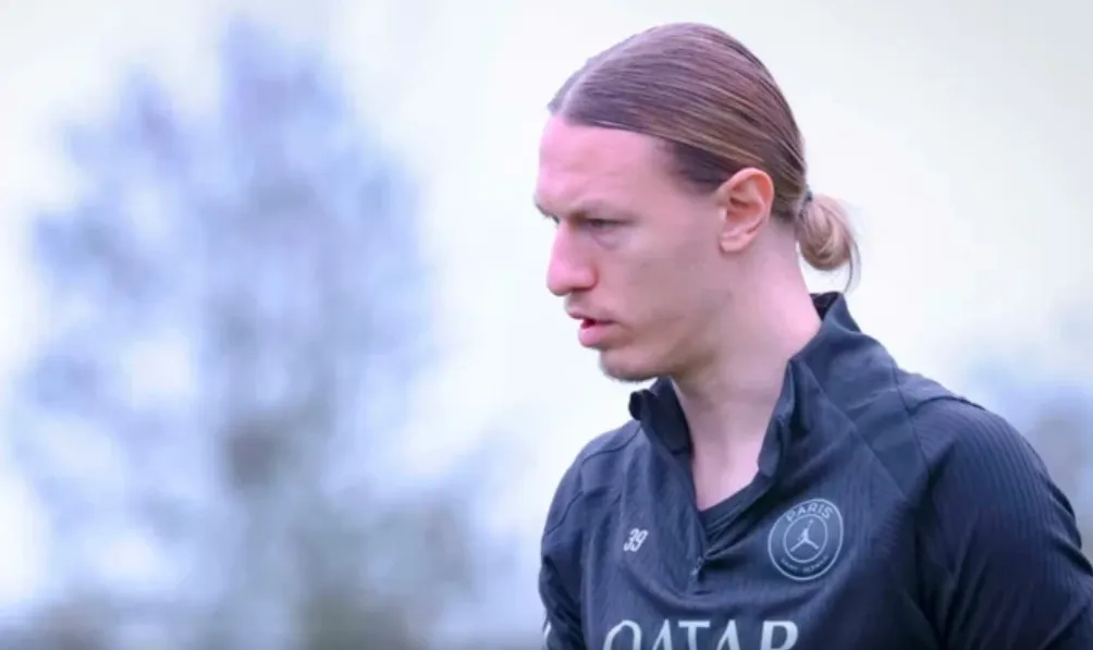 Російський голкіпер ПСЖ Сафонов зламав руку