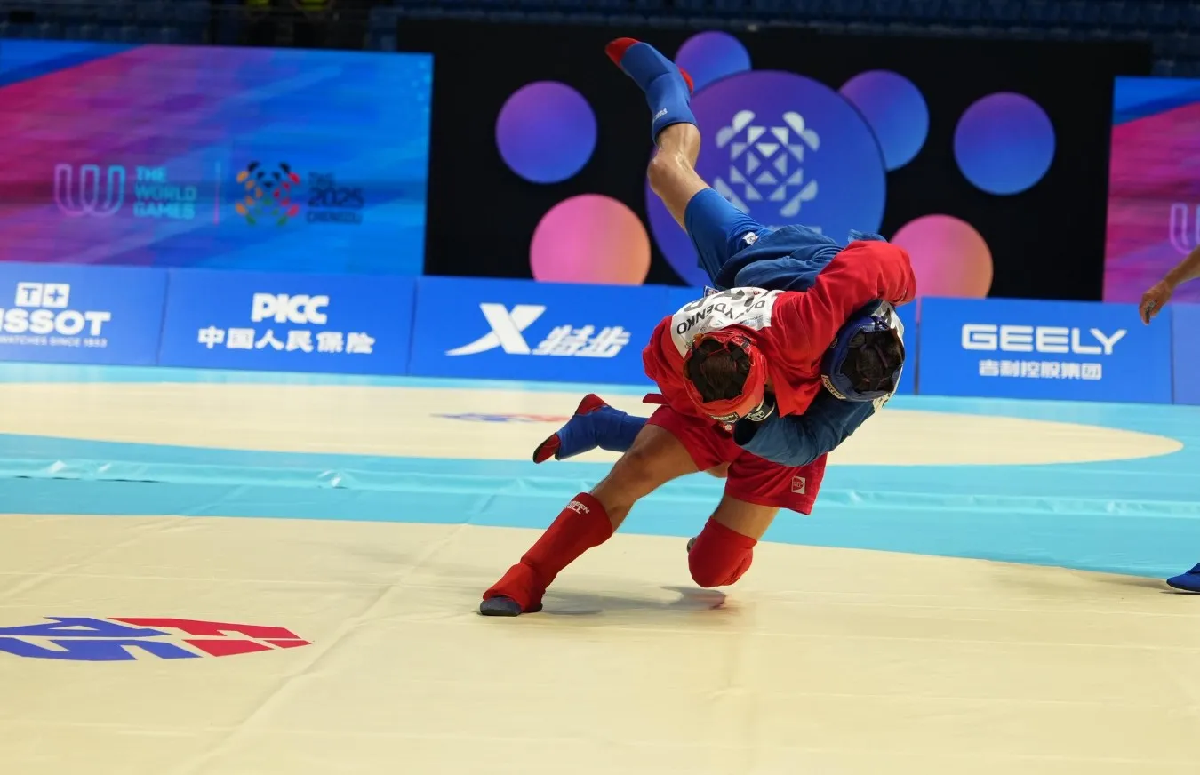 Спортсменам з РФ та Білорусі дозволили виступати під власними прапорами на змаганнях з самбо