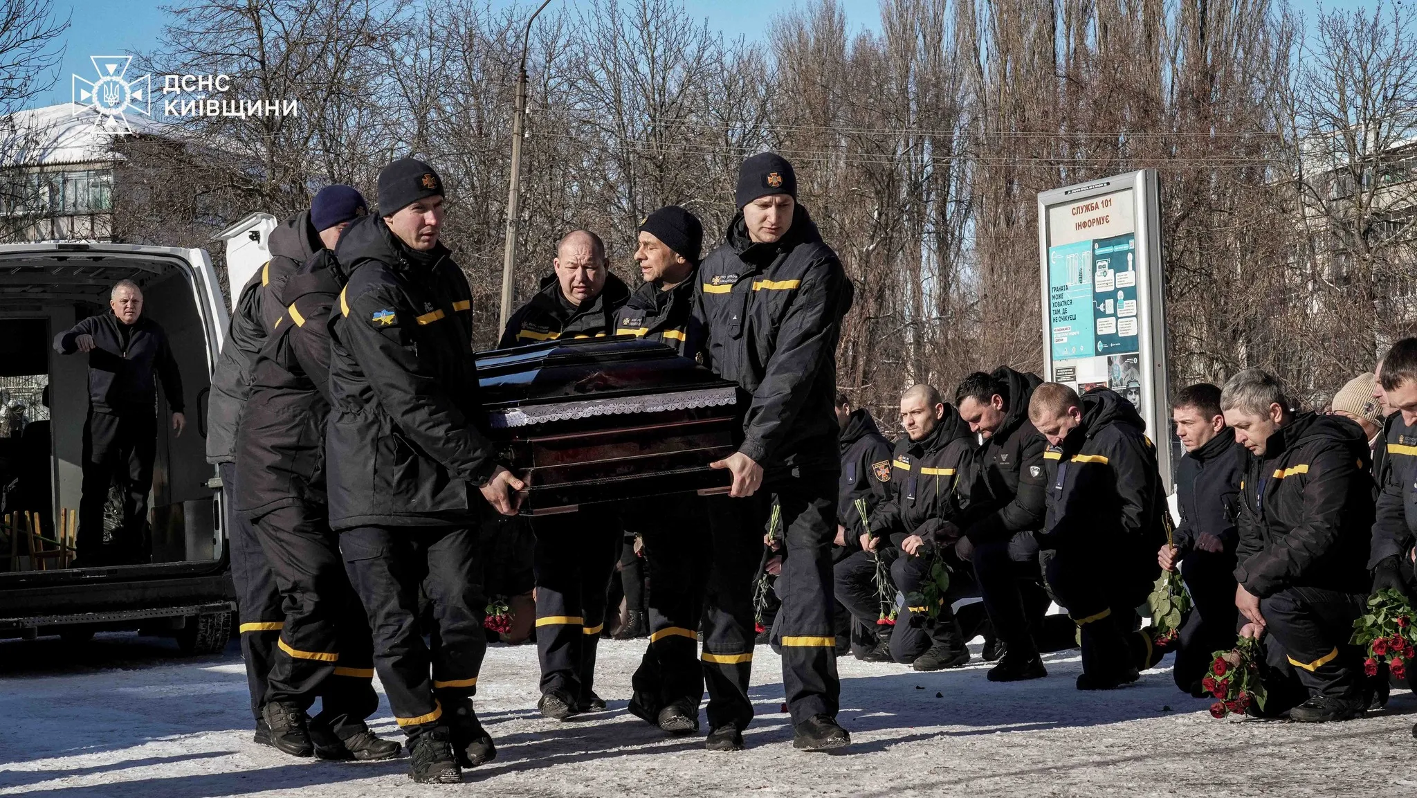 На Київщині попрощалися з рятувальником, загиблим під час ліквідації наслідків обстрілу