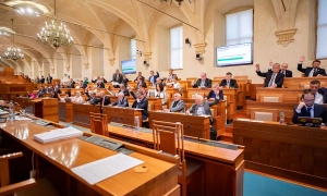 Партія Орбана відстає від опозиційної «Тиси» на 12% перед виборами — Reuters