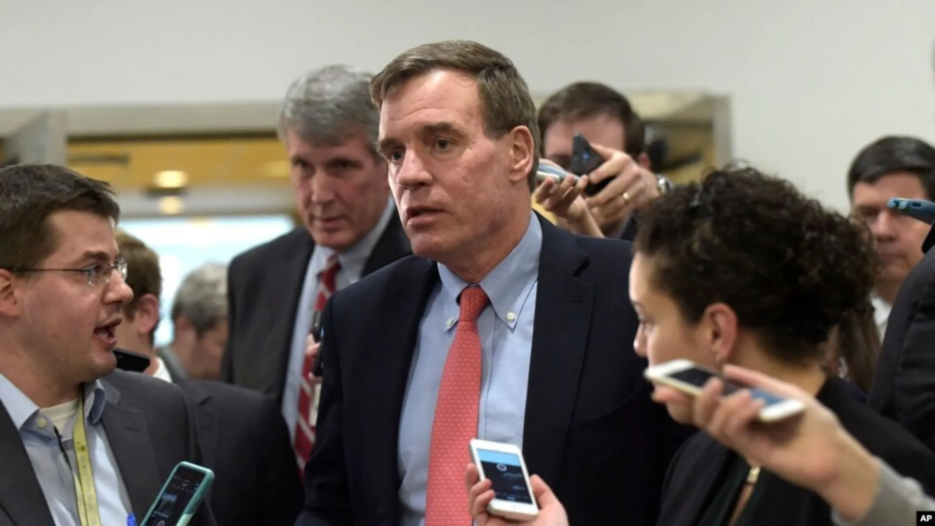 Розвідка не підтверджує «неминучої загрози» для США з боку Ірану — сенатор Уорнер