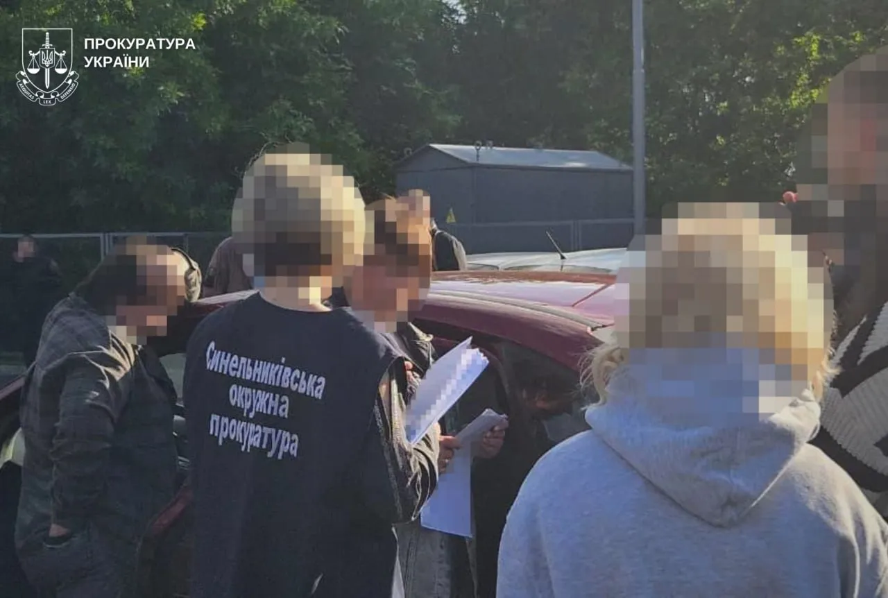 На Дніпропетровщині викрили близнючок, які заробляли на ухилянтах