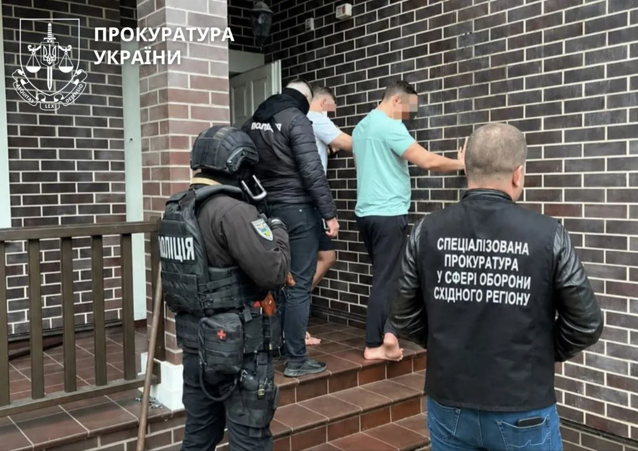 A National Guard officer and two businessmen are suspected of embezzling more than 2.1 million hryvnias