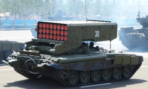 Фото: в оккупированной Новой Каховке рашисты закапывают бочки