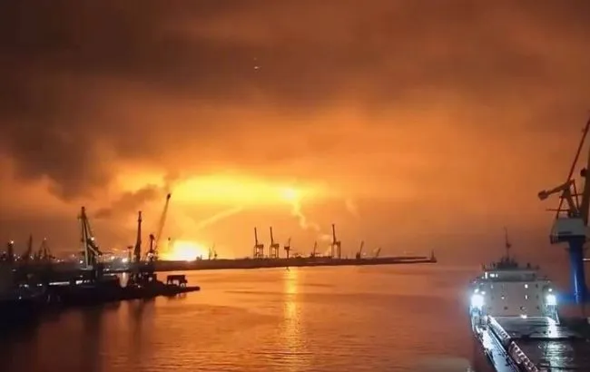 У російському порту Новоросійська заборонили нічний рух кораблів — Reuters