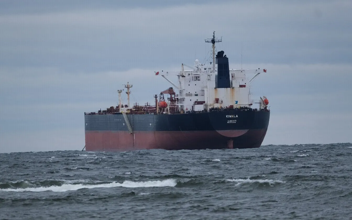 Україна та ЄС готують санкції проти тіньового зернового флоту рф