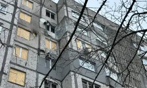 Окупанти атакували один з мікрорайонів Херсона, виникла масштабна пожежа