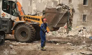 Фото: у Києві сталася пожежа у гімназії 