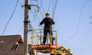 В Сумской области россияне вновь обстреляли спасателей во время тушения пожара