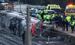 Активістки Femen влаштували топлес-протест біля канцлера Німеччини, вимагаючи газового ембарго