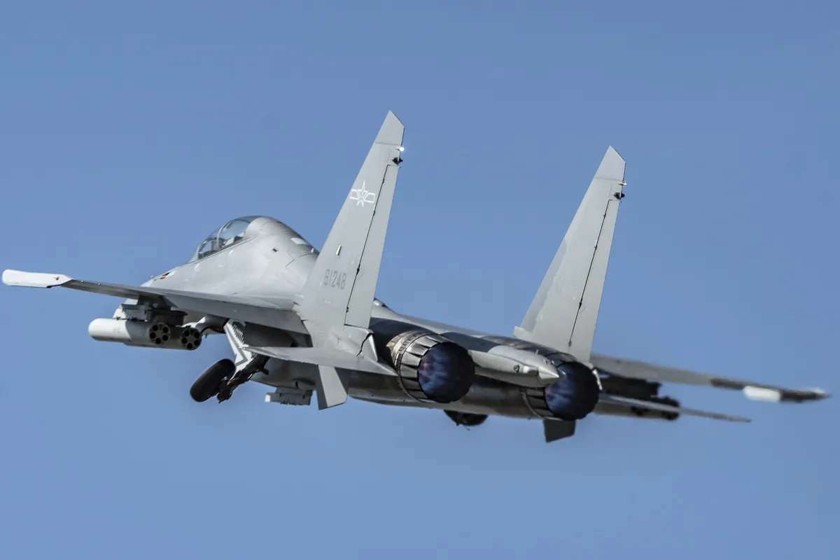 Китай відновив польоти військової авіації біля Тайваню