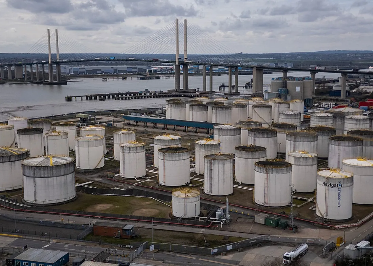 Німеччина може випустити частину нафтових резервів через зростання цін — Bloomberg