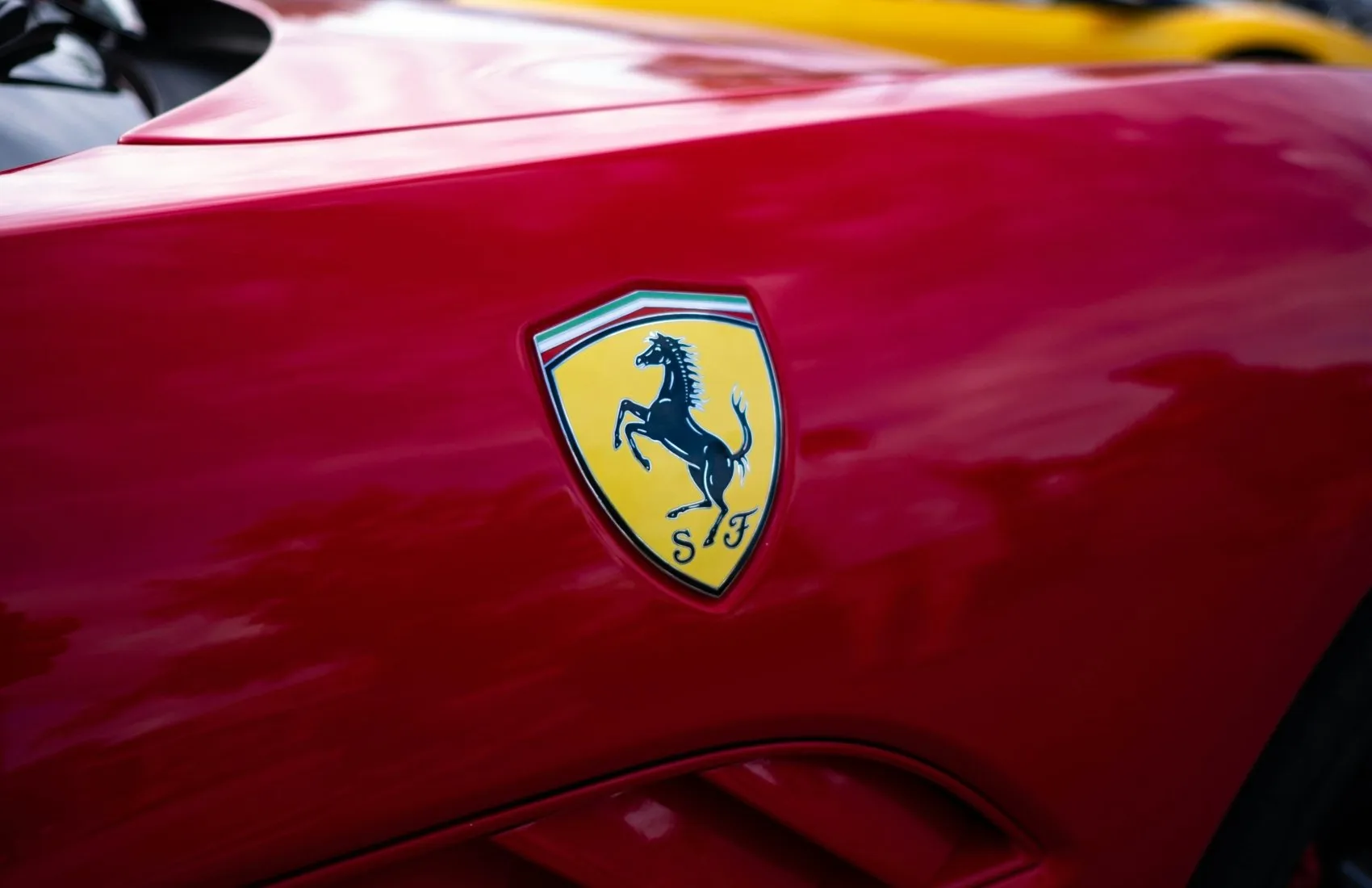 Ferrari и BMW переходят на более дешевую алюминиевую проводку