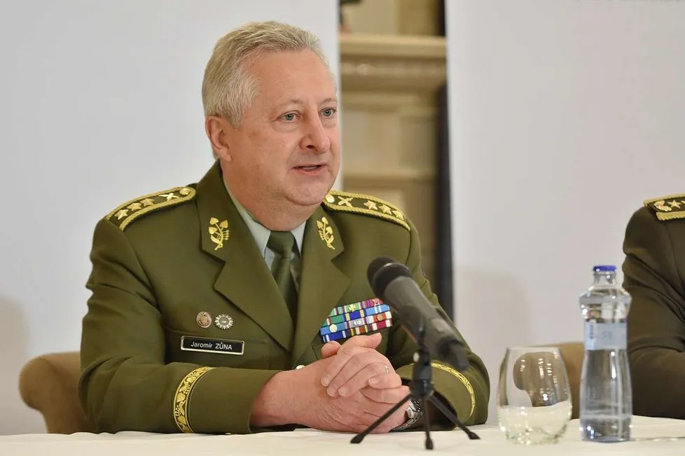 У Чехії міністром оборони став генерал Зуна: яка його позиція щодо України
