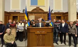 Партия Порошенко призвала немедленно прекратить боевые действия и начать переговоры