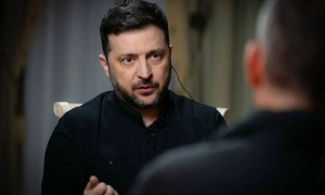 Україна готова до рішень щодо миру, але дарувати землю загарбникам не буде, — Зеленський